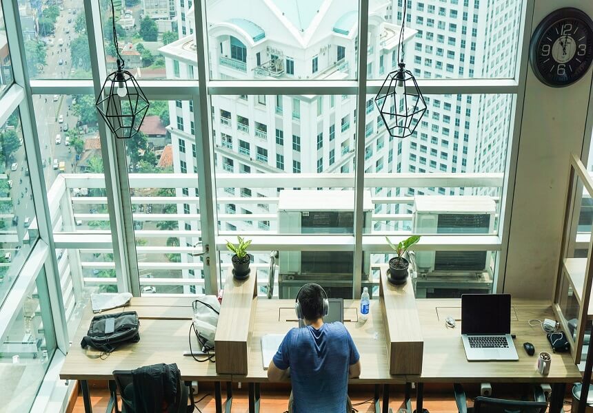 Suka Duka Tinggal Dekat dengan Tempat Kerja di Jakarta